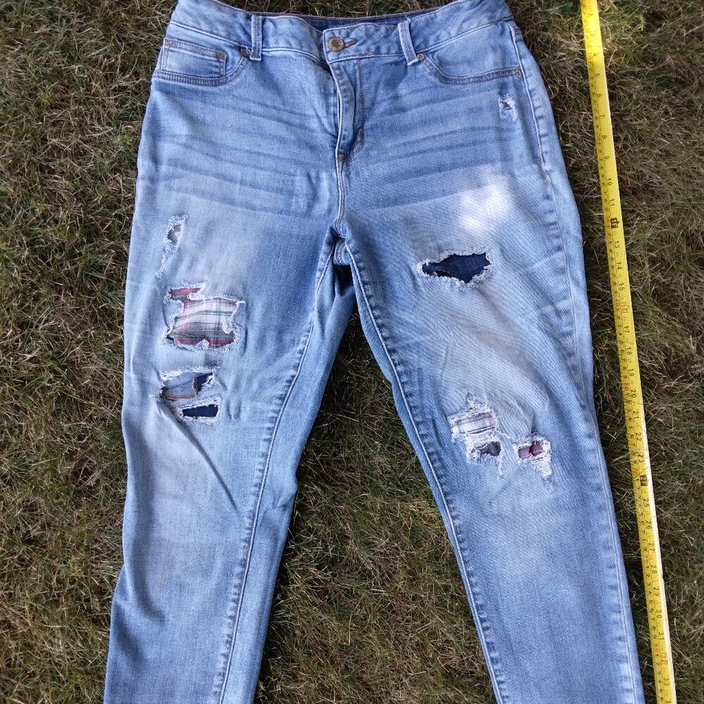 Maurices High Rise Skinny Jegging Patchwork Distressed Size Large